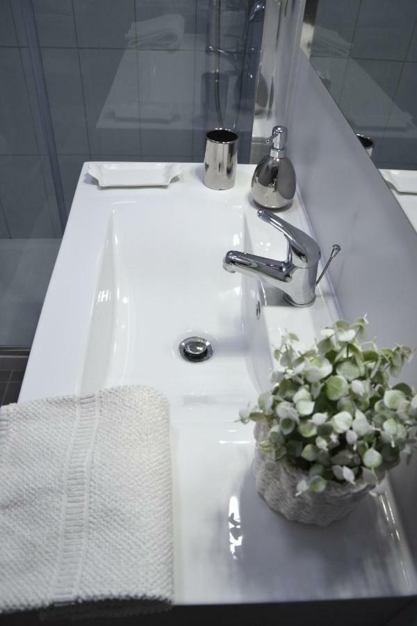 Altera Domus Bed & Breakfast เนเปิลส์ ภายนอก รูปภาพ
